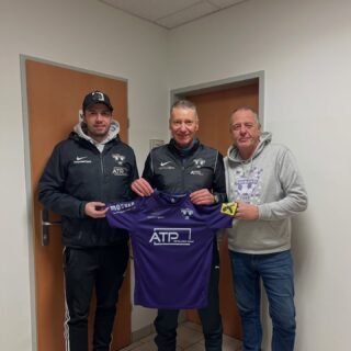 Pünktlich zum Trainingsstart dürfen wir den neuen Cheftrainer der SVg ATP Metallbau Purgstall Rudolf Lang willkommen heißen.
Lieber Rudi, die gesamte SVg wünscht dir eine positive und erfolgreiche Zeit gemeinsam in Purgstall💜🤍
Die ersten Trainingseinheiten wurden ebenso erfolgreich durchgeführt. Weiter geht es für unsere Jungs am Montag am Kunstrasen in Neuhofen, ehe auch schon die ersten Vorbereitungsspiele anstehen.
Der gesamte Vorbereitungs-Spielplan folgt in Kürze.
#svg #stolz #vereint #gewinnen #atp #metallbau #purgstall #forzasvg