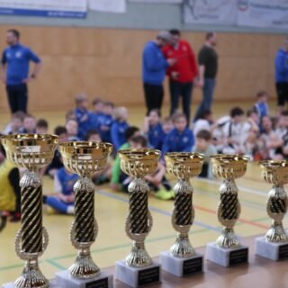 Vom 20. bis 22. Februar 2026 verwandelte sich die Sporthalle Purgstall erneut in eine Bühne für packenden Hallenfußball. Beim Nachwuchs Hallenturnier der SVg Purgstall lieferten sich zahlreiche Nachwuchsmannschaften spannende Duelle am Parkett und sorgten für großartige Stimmung auf den Rängen.
Der gesamte Artikel ist nachzulesen unter 👇
svg-purgstall.at/news